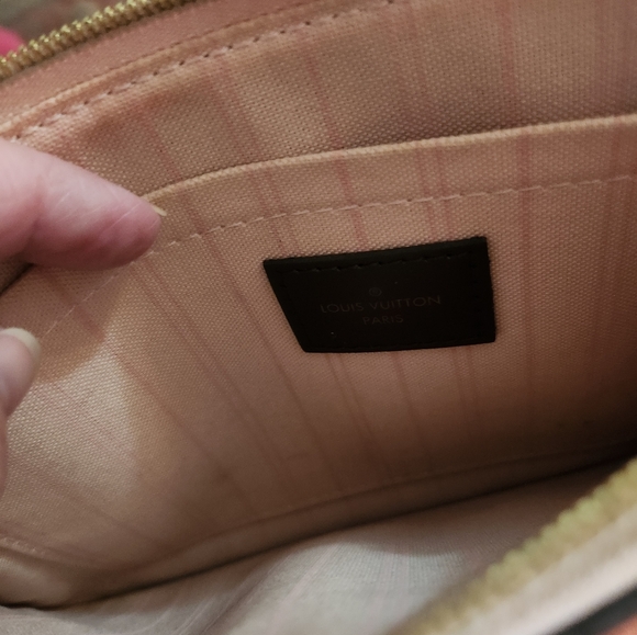 Authentic Louis Vuitton MM rose ballerine poshette. - Picture 3 of 6
